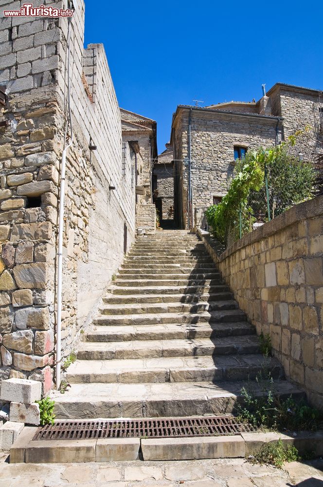 Immagine Street view nel centro di Guardia Perticara, Basilicata.