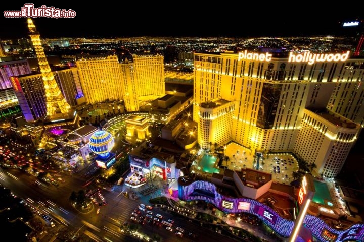 Immagine La scintillante Strip di Las Vegas di notte - © littleny / Shutterstock.com