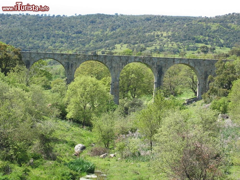 Immagine Su ponte 'e sa Corra Chervina vicino a Pattada in Sardegna - © Djdani, Wikipedia
