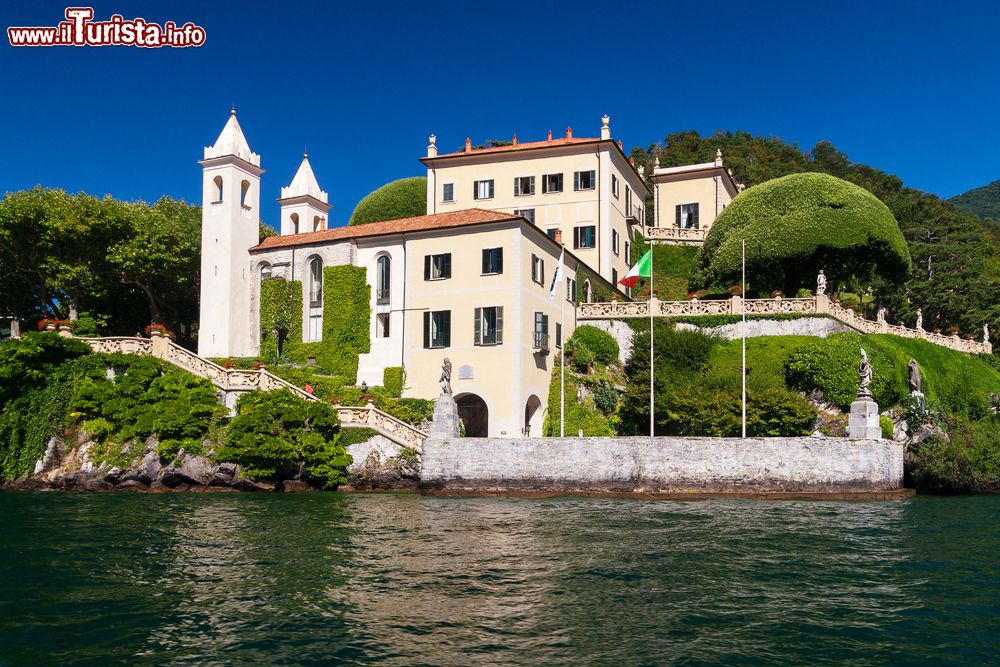 Immagine Una suggestiva immagine di villa del Balbianello sul lago di Como, Lenno, Lombardia. Dagli anni '90 la bellezza di questa elegante palazzina ne ha fatto una location per film famosi fra cui Casino Royale del 2006.