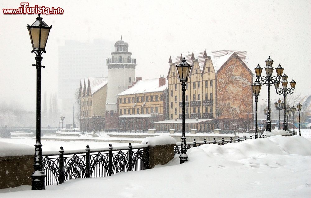 Immagine Una suggestiva veduta della città di Kaliningrad in inverno con la neve, Russia. Questa località è celebre anche per ospitare la tomba mausoleo di Imamnuel Kant.