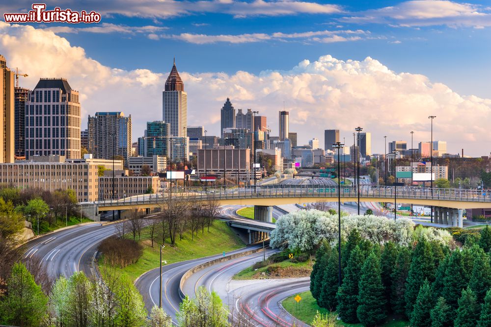 Immagine Una suggestiva veduta panoramica della città di Atlanta, Georgia, Stati Uniti d'America.