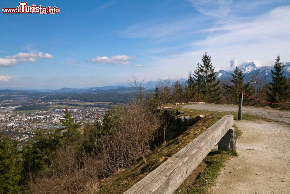 Immagine Un suggestivo scorcio della cittadina di Villach con il fiume Drava e la valle Gailtal, Austria.