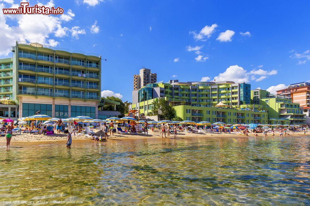 Immagine Sunny Beach è la località più turistica della costa della Bulgaria. Si trova immediatamente a nord di Nesebăr, sul Mar Nero - © Ungvari Attila / Shutterstock.com