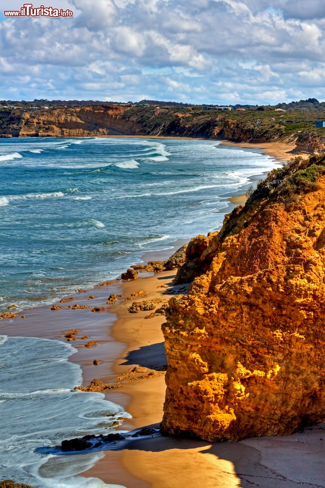 Immagine Surf Beach a Torquay, Australia. Un tratto della costa in cui si danno appuntamento i migliori surfisti del mondo.