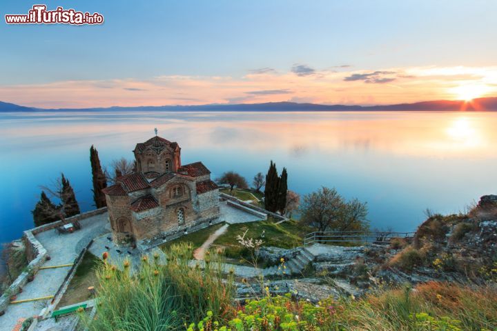 Immagine Sveti Jovan a Kaneo lago di Ocrida Macedonia - © outcast85/ Shutterstock.com