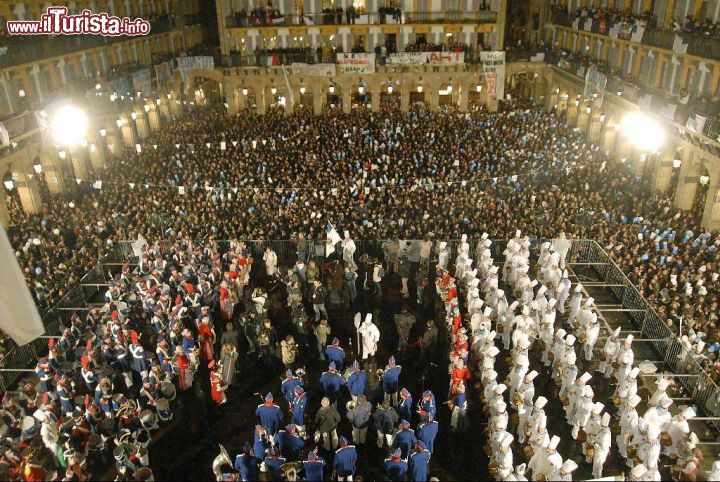 Immagine Tamborrada, il festival dei tamburi a San Sebastiano in Spagna.