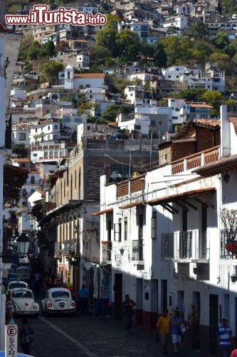 Immagine Taxco, Guerrero: è una delle località più visitate dello Stato di Guerrero, nel Messico centro-meridionale. La sua relativa vicinanza a Città del Messico la rende una delle mete preferite anche dai chilangos, gli abitanti della capitale.
