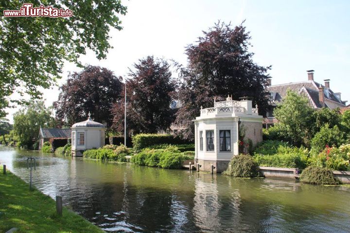 Immagine Le Tea rooms affacciate sul canale ad Edam, in Olanda - © Michela Garosi / TheTraveLover.com