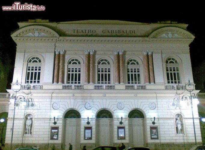 Immagine Il Teatro Garibaldi a Santa Maria Capuavetere in Campania - © wikipedia