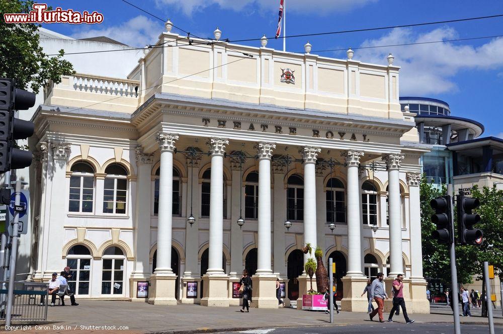 Immagine Veduta frontale del Teatro Reale situato a Upper Parliament Street a Nottingham, Inghilterra - © Caron Badkin / Shutterstock.com