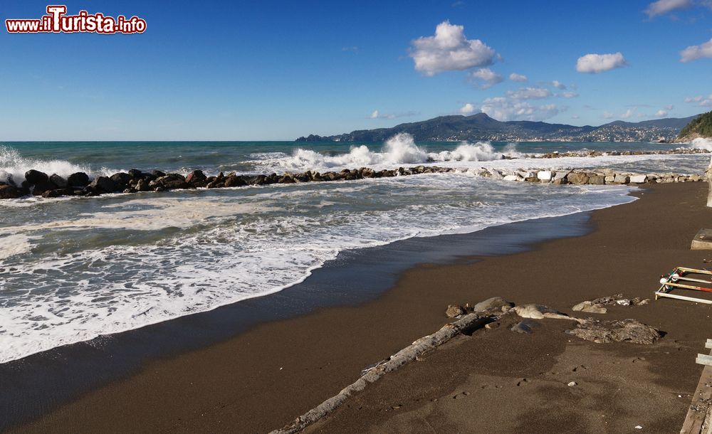 Immagine Tempesta di mare nel golfo del Tigullio, Chiavari, Liguria.