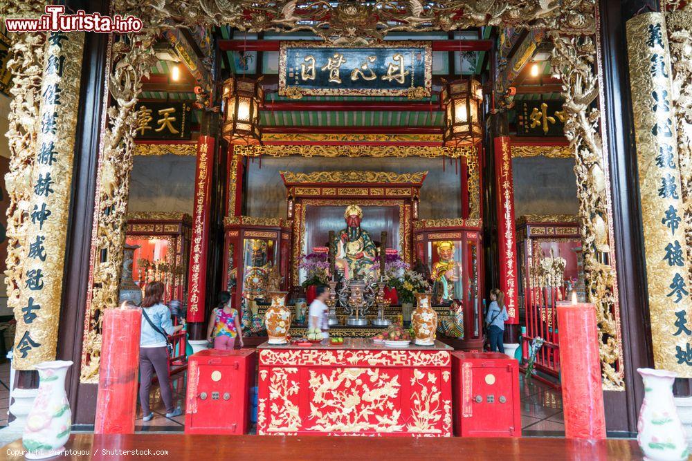 Immagine Il tempio di Nghia An Hoi Quan si trova nella zona di Cholon, il Distretto 5 di Ho Chi Minh City, Vietnam - © sharptoyou / Shutterstock.com