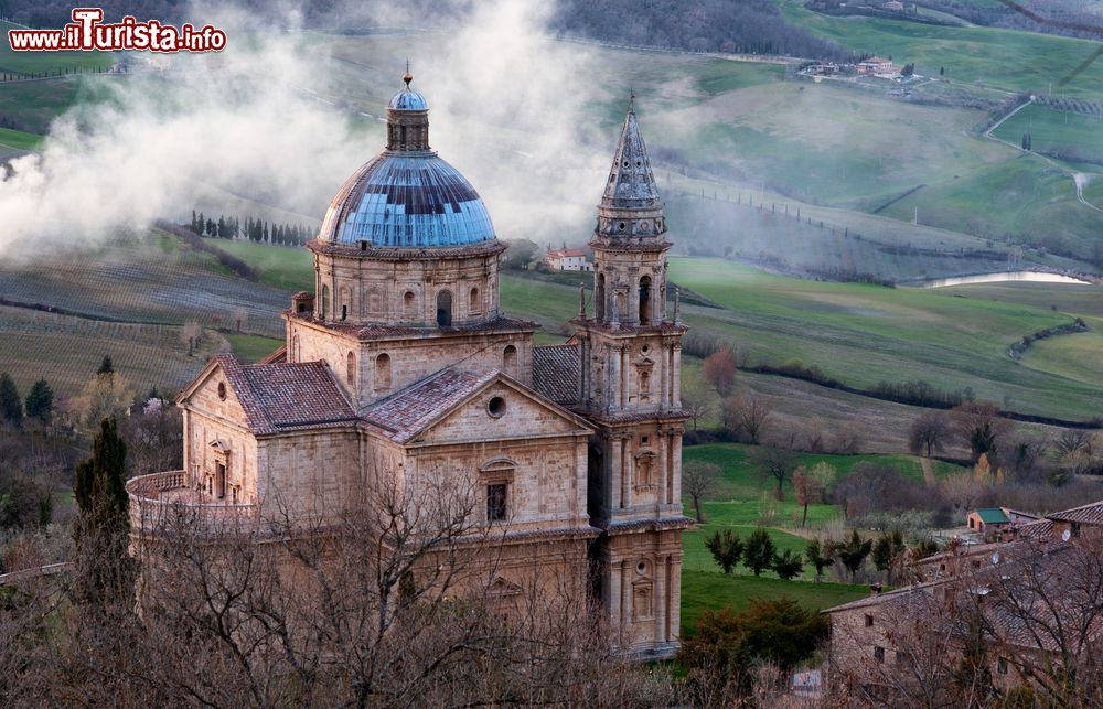 Immagine Queste colline tra cui la zona del Tempio di San Biagio sono state utilizzate come location dell'episodio New Moon della Saga di Twilight a Montepulciano in Toscana