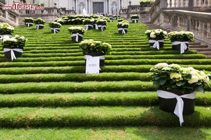 Immagine In primavera, ogni anno, le strade e le piazze del centro di Girona si riempioni di fiori per il consueto appuntamento con il festival "Temps de flors" - foto © Iakov Filimonov / Shutterstock.com