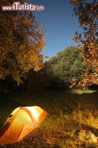 Immagine Tenda e cielo stellato, parco dell'Etna, dintorni di Bronte