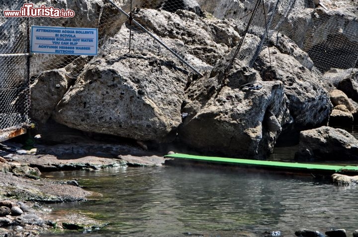 Immagine Terme naturali ad Ischia: l'isola è ricca di fonti termali. La baia di Sorgeto, in particolare, è caratterizzata da acqua bollente.