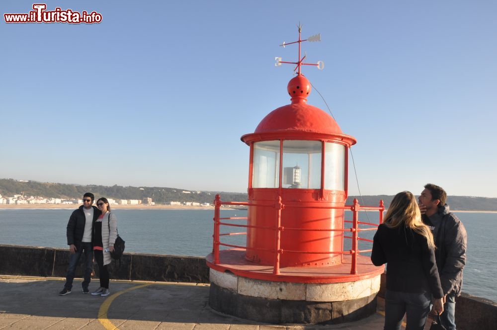 Immagine La terrazza panoramica del Faro di Nazaré in Portogallo.