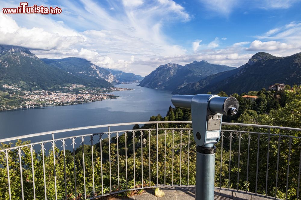 Immagine Terrazza panoramica di Civenna sul Lago di Como, Lombardia.