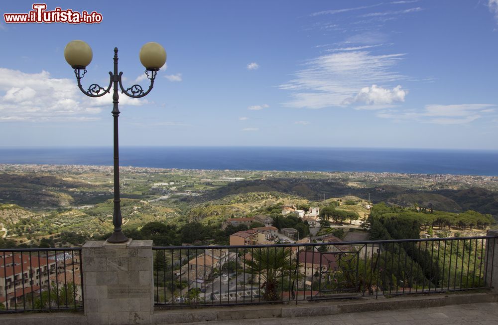 Immagine Terrazza panoramica nel borgo di Gerace, Calabria