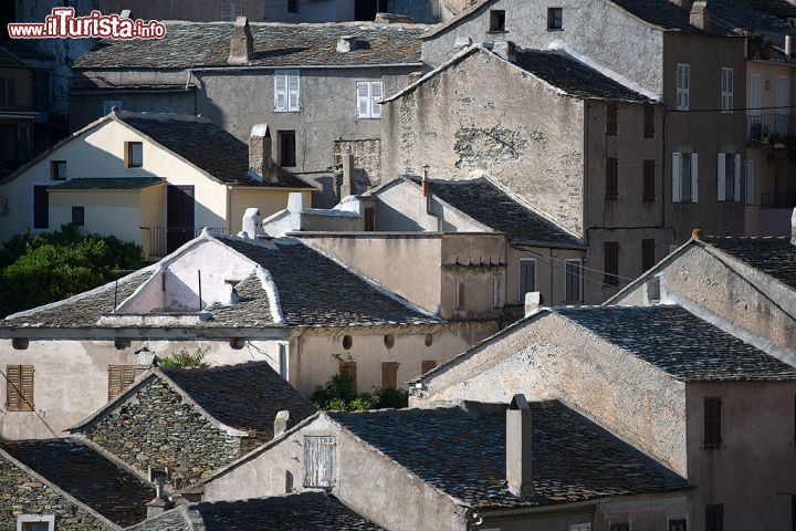 Immagine Particolare dei tetti di Nonza, il magnifico borgo della Corsica settentrionale
