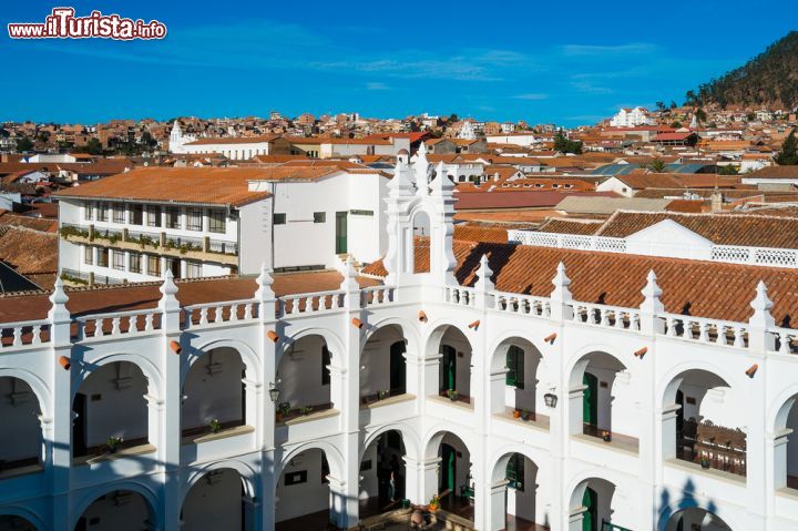 Immagine Una vista deli tetti di Sucre dalla sommità del convento di San Felipe Neri, nel cuore della capitale boliviana - foto © Elisa Locci / Shutterstock