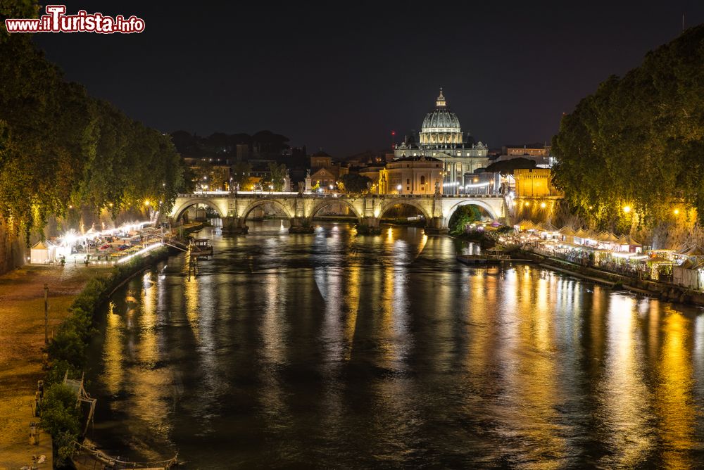 Immagine Lungo il Tevere a Roma. La manifestazione si svolge tra Ponte Sublicio e Ponte Sisto in estate