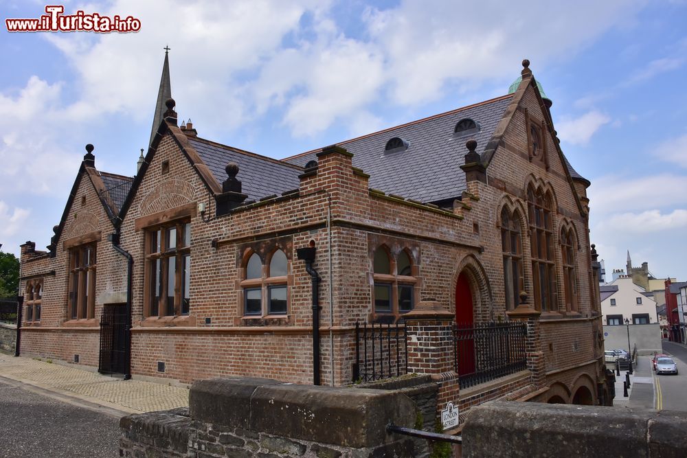 Immagine The Guildhall la storica costruzione di  Londonderry in Irlanda del Nord