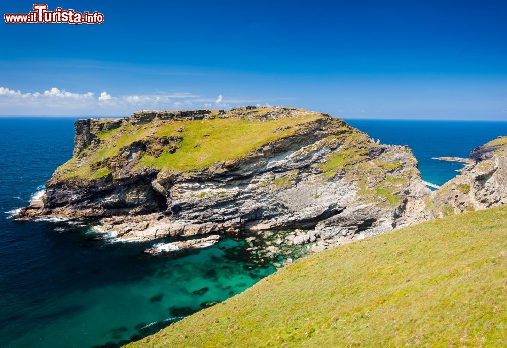 Immagine Tintagel Head e le rovine del Castello legato alla leggenda di Re Artù.