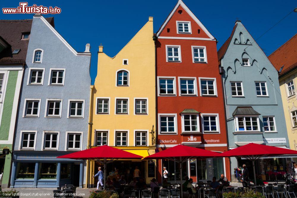 Immagine Tipiche case colorate in stile bavarese nel centro di Landsberg am Lech, Germania - © DiegoCityExplorer / Shutterstock.com