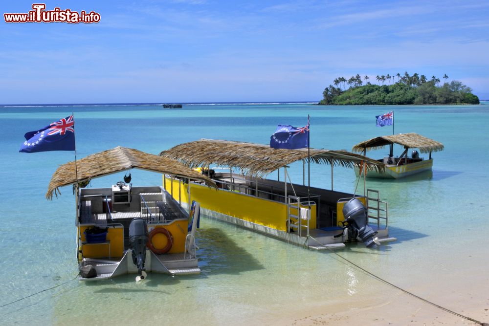 Immagine Tipiche imbarcazioni polinesiane ormeggiate nella laguna Muri a Rarotonga, Cook Islands.
