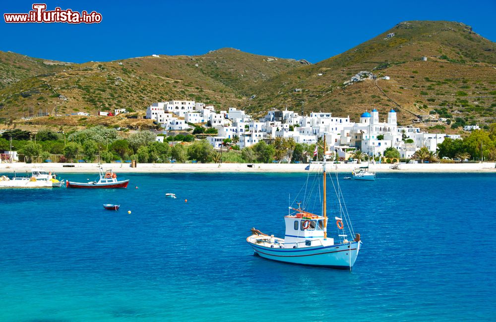 Immagine Tipico paesaggio greco dell'arcipelago delle Cicladi: siamo sull'isola di Schinoussa abitata solo dal 1840 quando arrivarono i primi abitanti da Amorgos per cercare terra da coltivare.