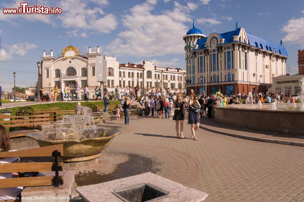 Immagine Tomsk, Russia: Piazza Lenin, nel centro della città, è una delle zone più frequentate dai turisti - © Oksana_Shmatok / Shutterstock.com