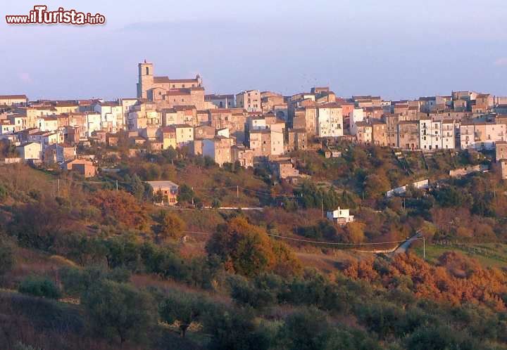Immagine Una panoramica di Toro l'antico borgo nelle colline del Molise