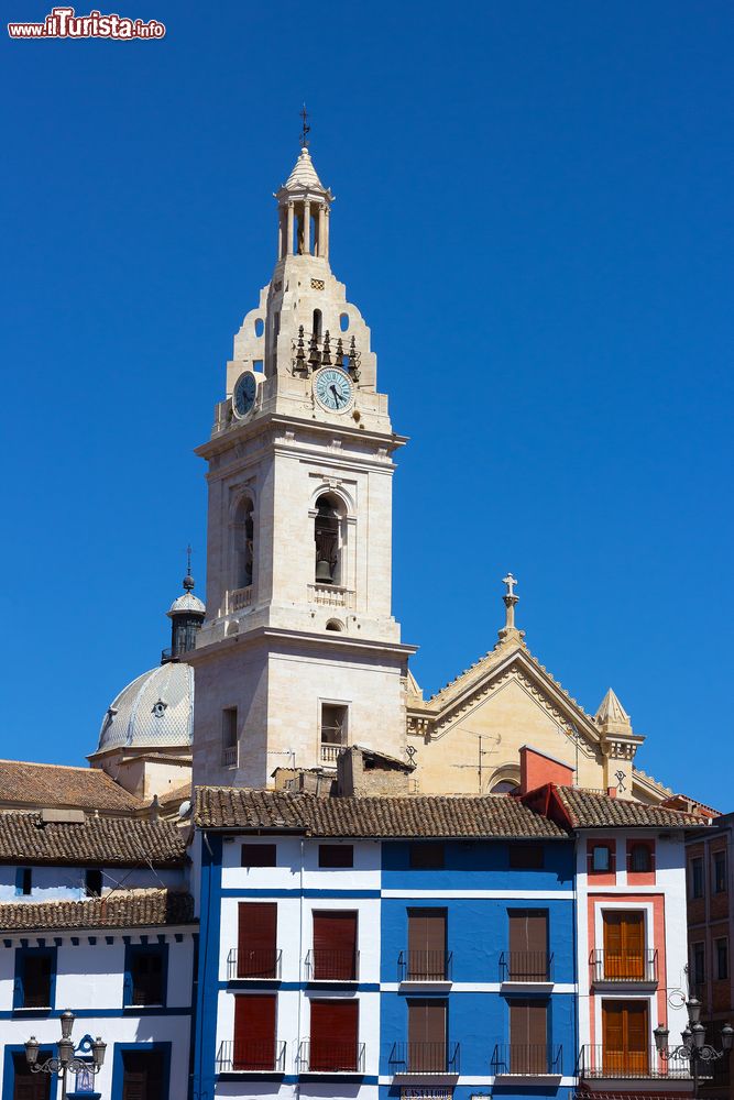 Immagine La torre campanaria della basilica di Santa Maria a Xativa, Valencia, Spagna. Conosciuto anche come La Seu, è il principale luogo di culto di questa località della Comunità Autonoma Valenciana.