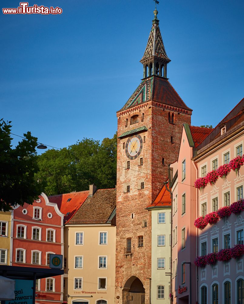 Immagine Torre campanaria di una chiesa a Landsberg am Lech, Baviera, Germania.