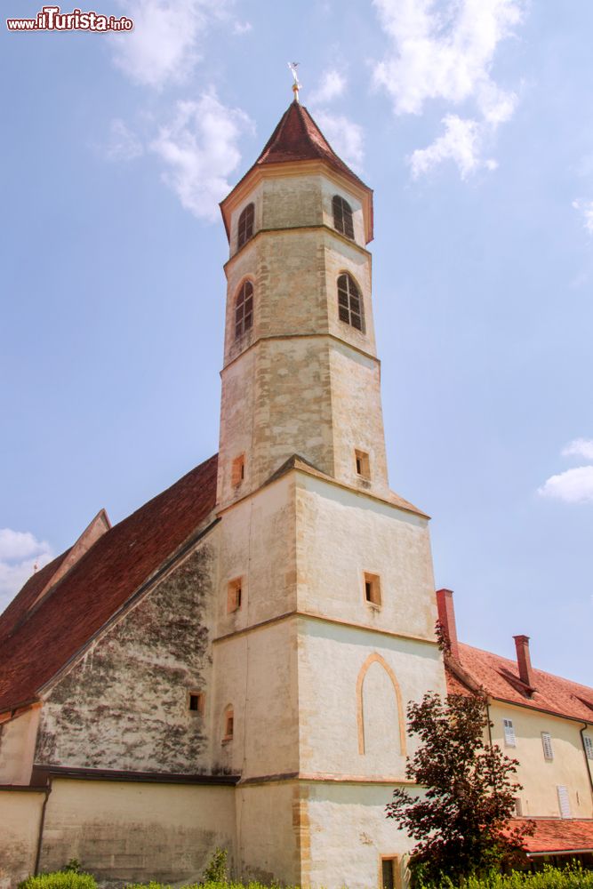 Immagine Torre campanaria di una chiesa nella cittadina di Bad Radkersburg, Austria. 