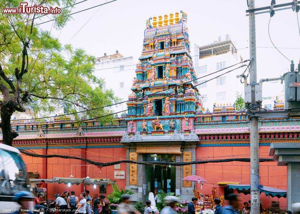 Immagine La torre all'ingresso del Mariamman Hindu Temple a Ho Chi Minh City (l'ex Saigon, Vietnam) - © Roman Babakin / Shutterstock.com