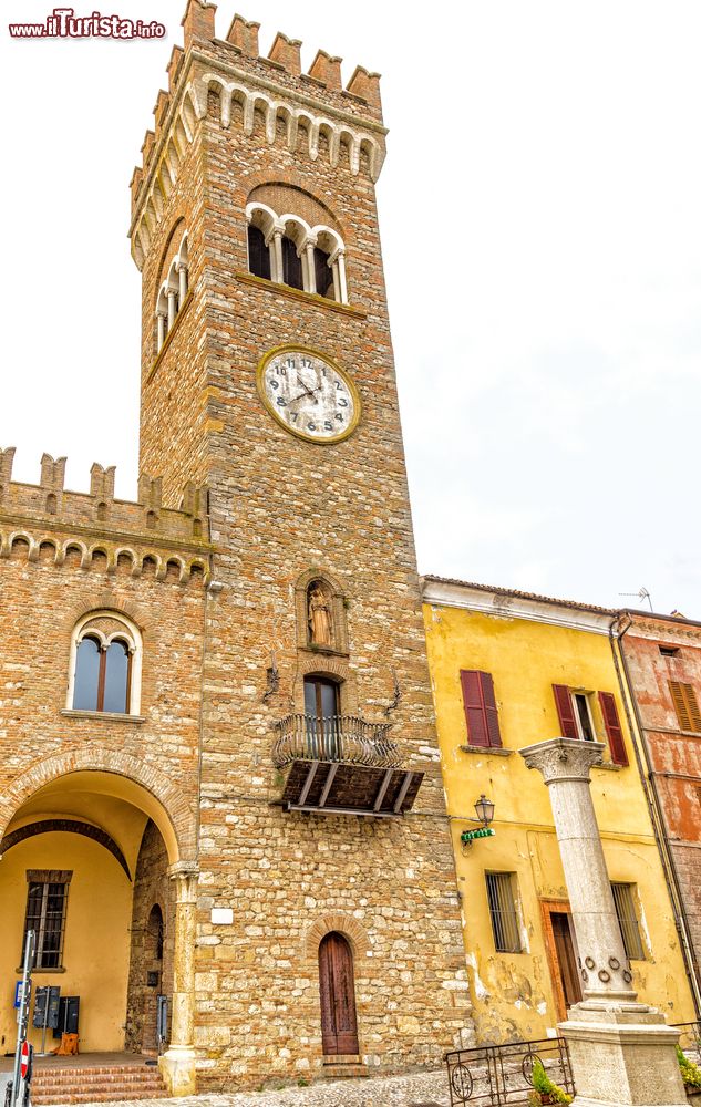 Immagine La Torre del Municipio di Bertinoro piccolo borgo in Emilia-Romagna