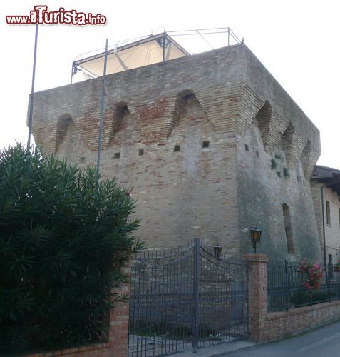 Immagine Torre della Vibrata, una delle testimonianza storiche di Alba Adriatica lungo la costa settentrionale dell'Abruzzo - © Franco aq - CC BY-SA 3.0, Wikipedia