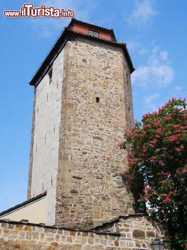 Immagine Torre Haspelmathturm di Hameln, Germania. Un particolare della costruzione in pietra di questa torre cittadina - © Bildagentur Zoonar GmbH / Shutterstock.com
