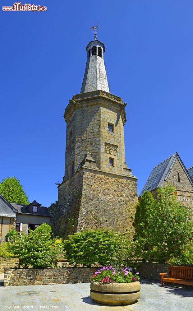 Immagine Torre in piazza Jean Guehenno a Fougères, Bretagna, Francia - © Pecold / Shutterstock.com