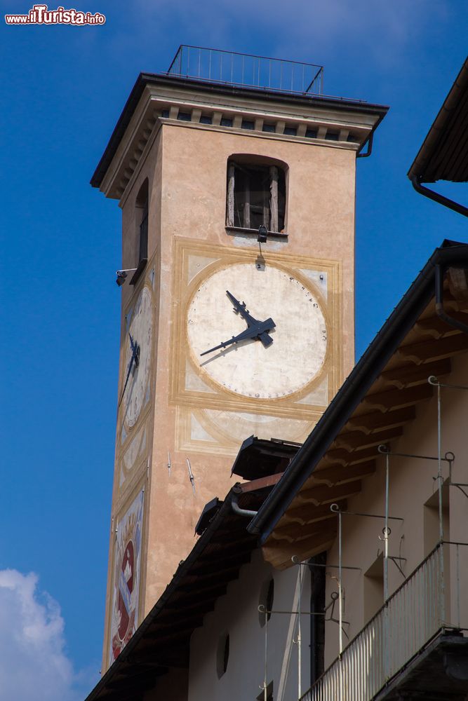 Immagine Torre dell'orologio del Comune di Demonte, provincia di Cuneo, Piemonte.