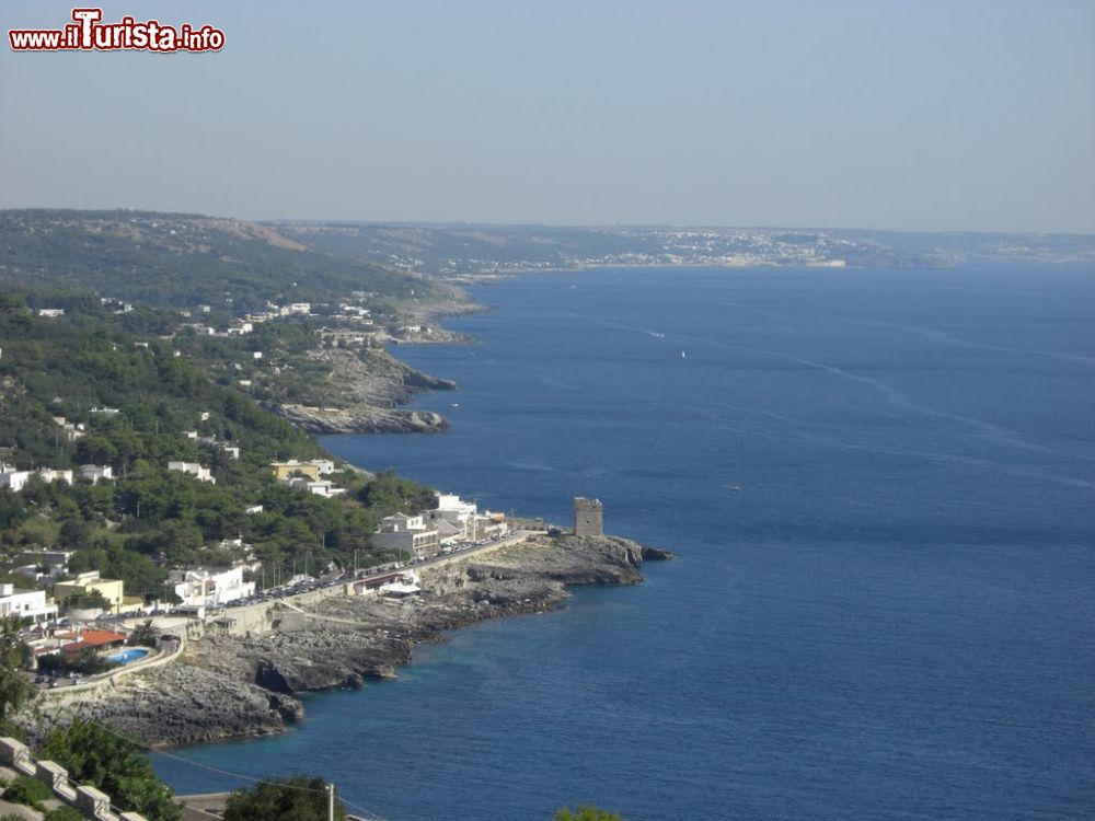 Immagine Torre Specchia sulla costa di  Corsano in Puglia - © elenamoz / Panoramio