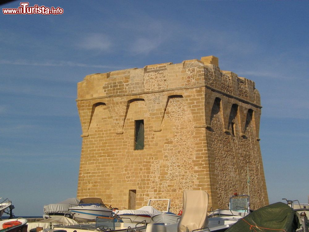 Immagine Torre Specchiolla vicino a Casalabate, Provincia di Lecce - © Colar - Wikipedia