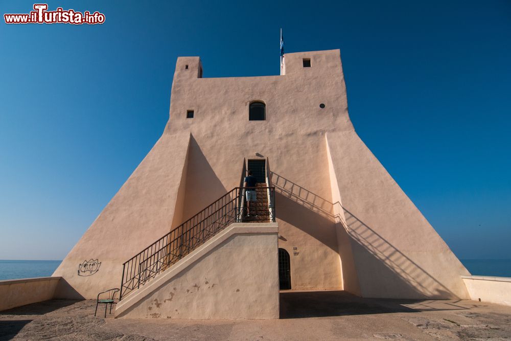 Immagine Torre Truglia è uno dei simboli del borgo marinaro di Sperlonga, siamo nel Lazio meridionale