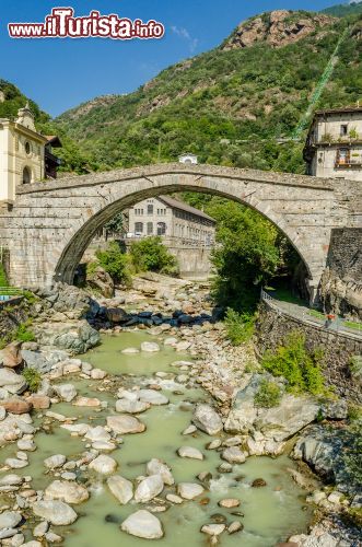 Immagine Il torrente Lys a Pont-Saint-Martin in Valle d'Aosta - © Marco Saracco / Shutterstock.com