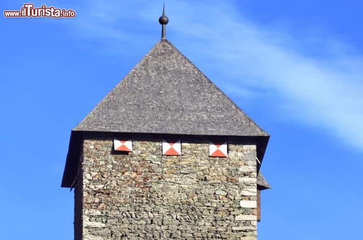 Immagine Il torrione del castello di Branzoll a Chiusa, in Trentino-Alto-Adige - © Fulcanelli/ Shutterstock.com