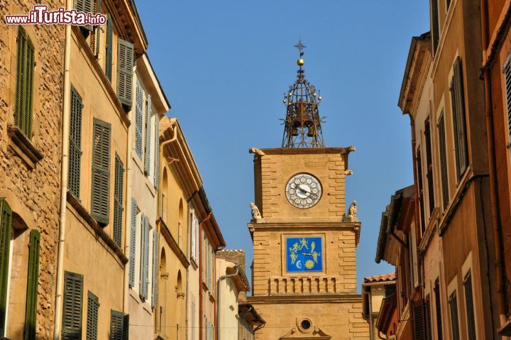 Immagine La Tour de l'Horloge è uno dei simboli di Salon-de-Provence.  Oltre all'orologo, alloggia anche un semainier sul lato nord che rappresenta i giorni della settimana con i pianeti - foto © Pack-Shot / Shutterstock.com