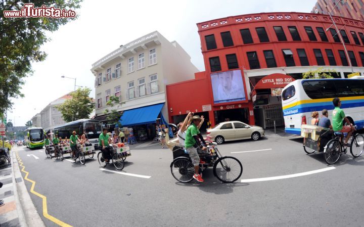 Immagine Tour in città alla scoperta di Bugis e Little India con un ciclorisciò, un modo simpatico e diverso dal solito di scoprire gli angoli più suggestivi di Singapore - © Sonja Vietto ramus